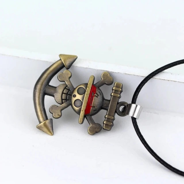 Collar con colgante Jolly Roger de una pieza