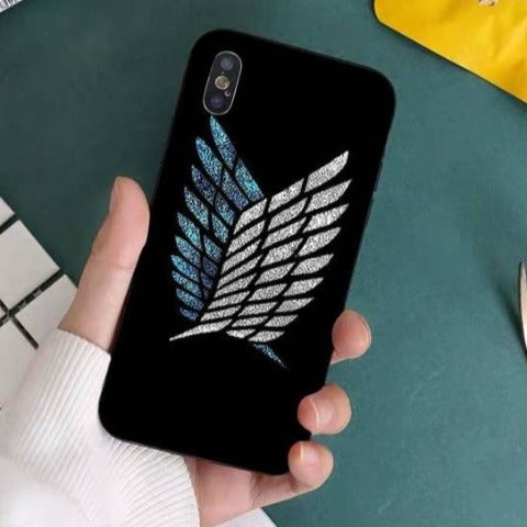 Custodia per iPhone Attacco su Titano