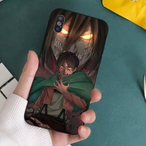 Custodia per iPhone Attacco su Titano